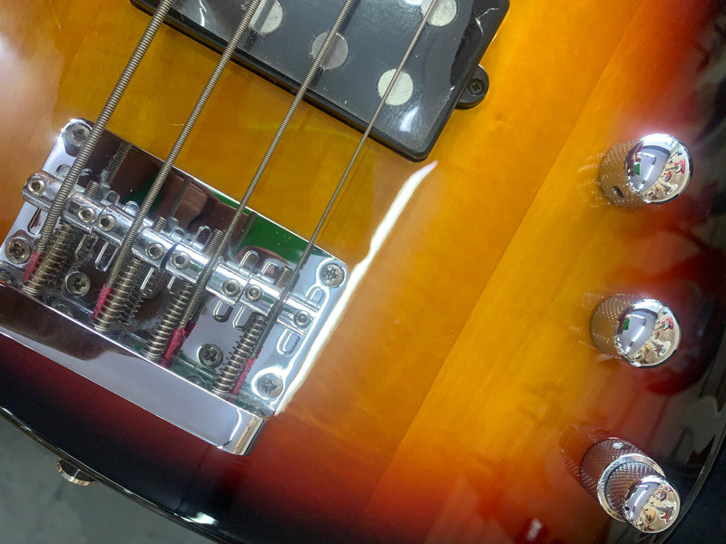 Baixo Cort GB34A 4 Cordas Ativo 3TS - Showroom