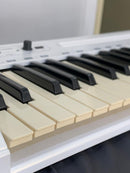 Controlador MIDI Samson Carbon 49T - Produto de Showroom