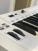 Controlador MIDI Samson Carbon 49T - Produto de Showroom