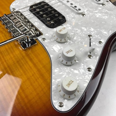 Guitarra Vintage Reissued Strato HSS V6 HHFTB SB