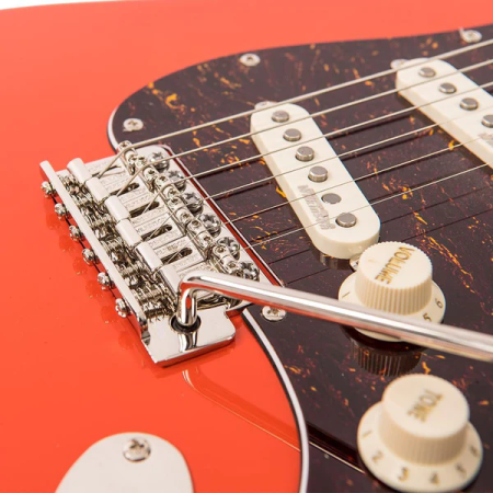 Guitarra Vintage Reissued Strato V6M FR