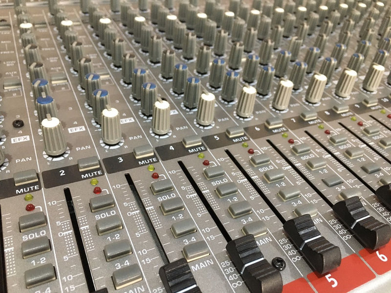Mesa de Som Phonic 24C AM2442FX