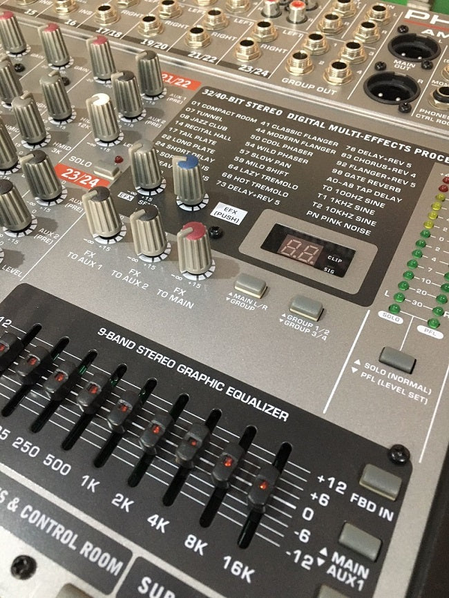 Mesa de Som Phonic 24C AM2442FX